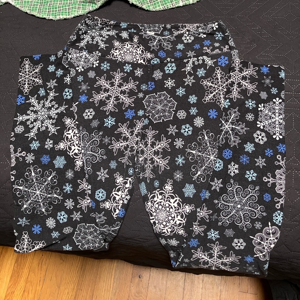 💗5/$25!💗 LuLaRoe Leggings Snowflake Patterned Pants small